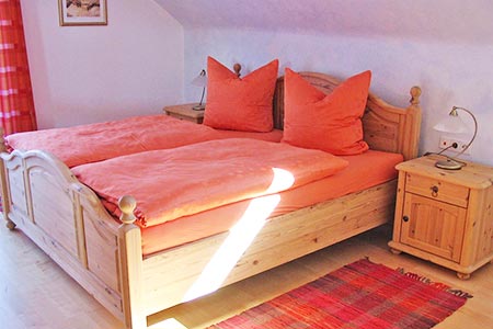 Schlafzimmer mit Doppelbett